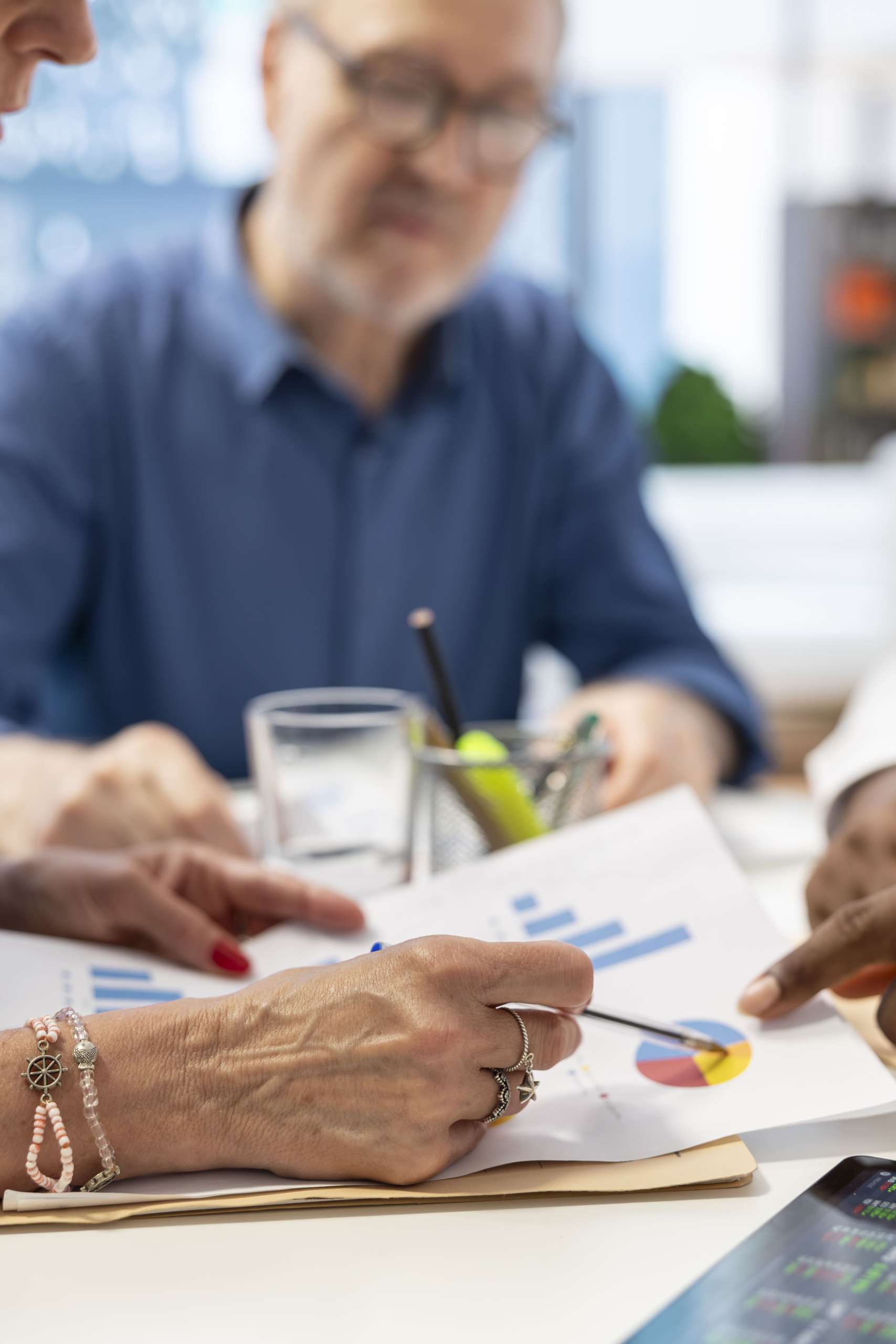 Quando revisar benefícios corporativos? Sinais, impactos e estratégias para empresas